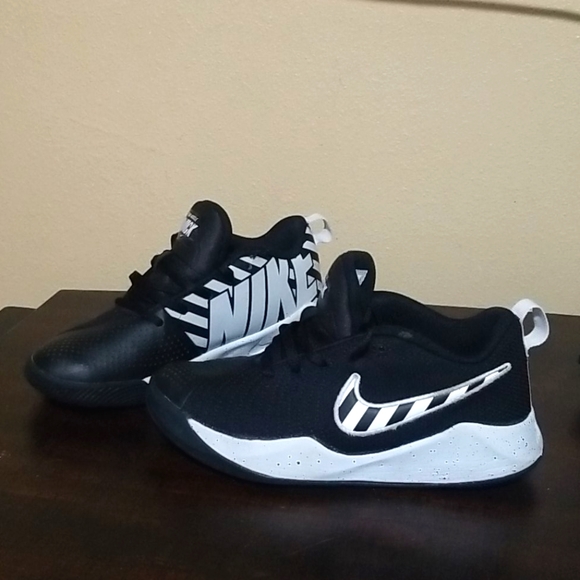 Nike Other - Nike Team Hustle Quick Shoes Black White Size 4.5